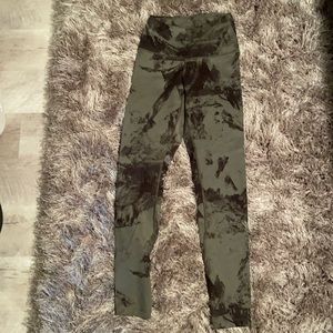 Used, good condition. Olive/black 7/8 legging. Used only a few times.
